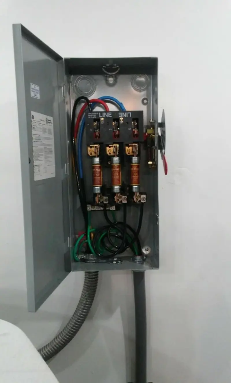 Three-phase disconnect switch installed for Smoke Detector Installation in Rosedale